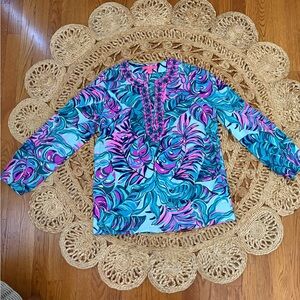 Lilly Pulitzer Coretta Seasalt Don’t Wanna Leaf Blue and Pink Patterned Tunic